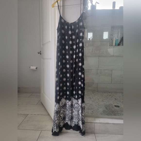 Black and white Maxi dress - Picture 2 of 9